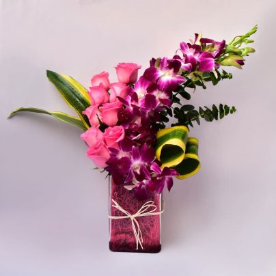 Orchid-and-pink-rose-With-glass-vase_01