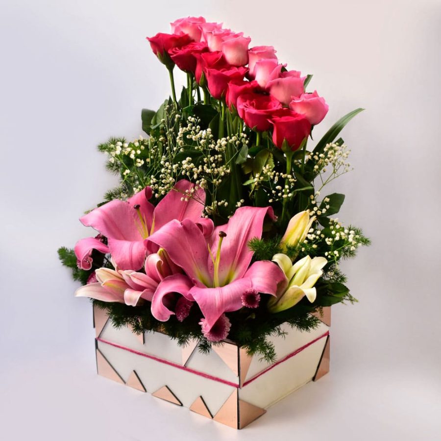 Pink-flowers-box-arrangement_01