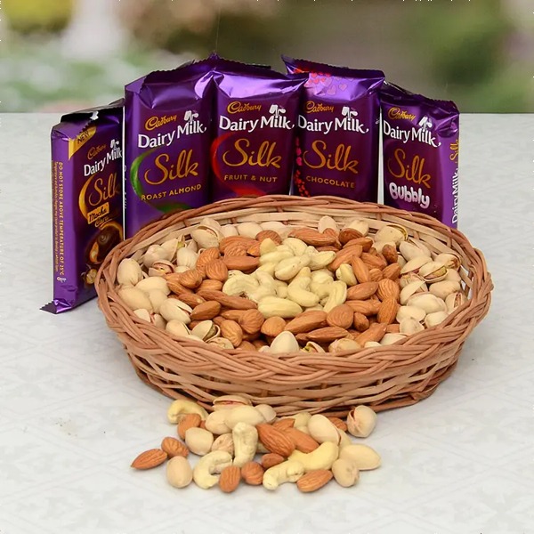 Dry Fruits Basket With Chocolates